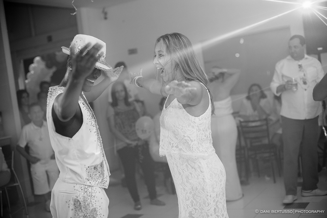 Fotografia de Aniversário Adulto - Festa com Bateria de Escola de Samba – Festa de 40 anos - Fotografia de Casamento - Fotógrafa de Casamentos e Família SP - Dani Bertusso - Buffet Max Mania São Paulo