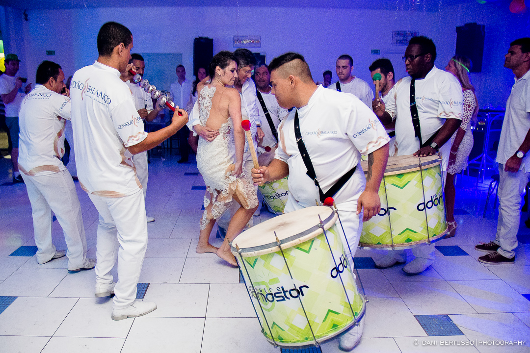 Fotografia de Aniversário Adulto - Festa com Bateria de Escola de Samba – Festa de 40 anos - Fotografia de Casamento - Fotógrafa de Casamentos e Família SP - Dani Bertusso - Buffet Max Mania São Paulo