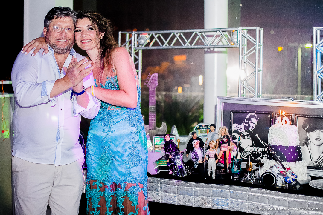 Fotografia de Aniversário Adulto - Festa com Bateria de Escola de Samba – Festa de 40 anos - Fotografia de Casamento - Fotógrafa de Casamentos e Família SP - Dani Bertusso - Buffet Max Mania São Paulo