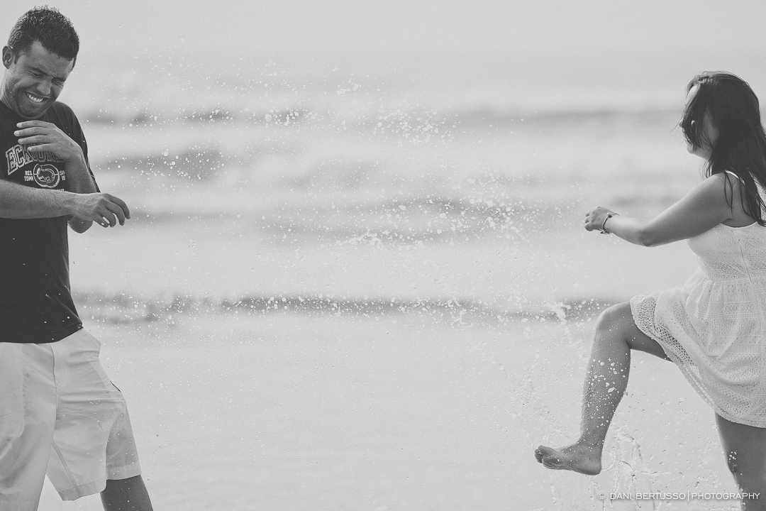 Ensaio fotográfico - Pre wedding - Destination wedding - Fotografia de Casamento - Fotos no Guarujá - Sessão de fotos na praia - Fotógrafa de Casamentos em SP - Dani Bertusso