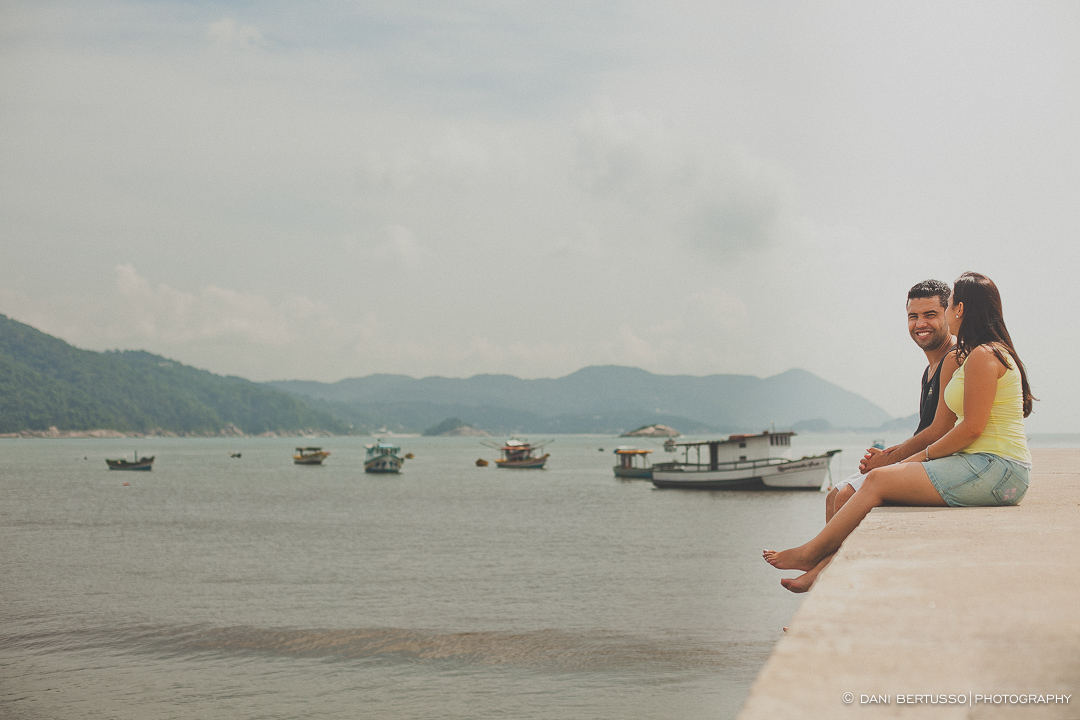 Ensaio fotográfico - Pre wedding - Destination wedding - Fotografia de Casamento - Fotos no Guarujá - Sessão de fotos na praia - Fotógrafa de Casamentos em SP - Dani Bertusso