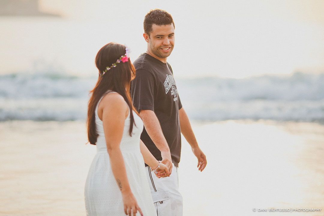 Ensaio fotográfico - Pre wedding - Destination wedding - Fotografia de Casamento - Fotos no Guarujá - Sessão de fotos na praia - Fotógrafa de Casamentos em SP - Dani Bertusso