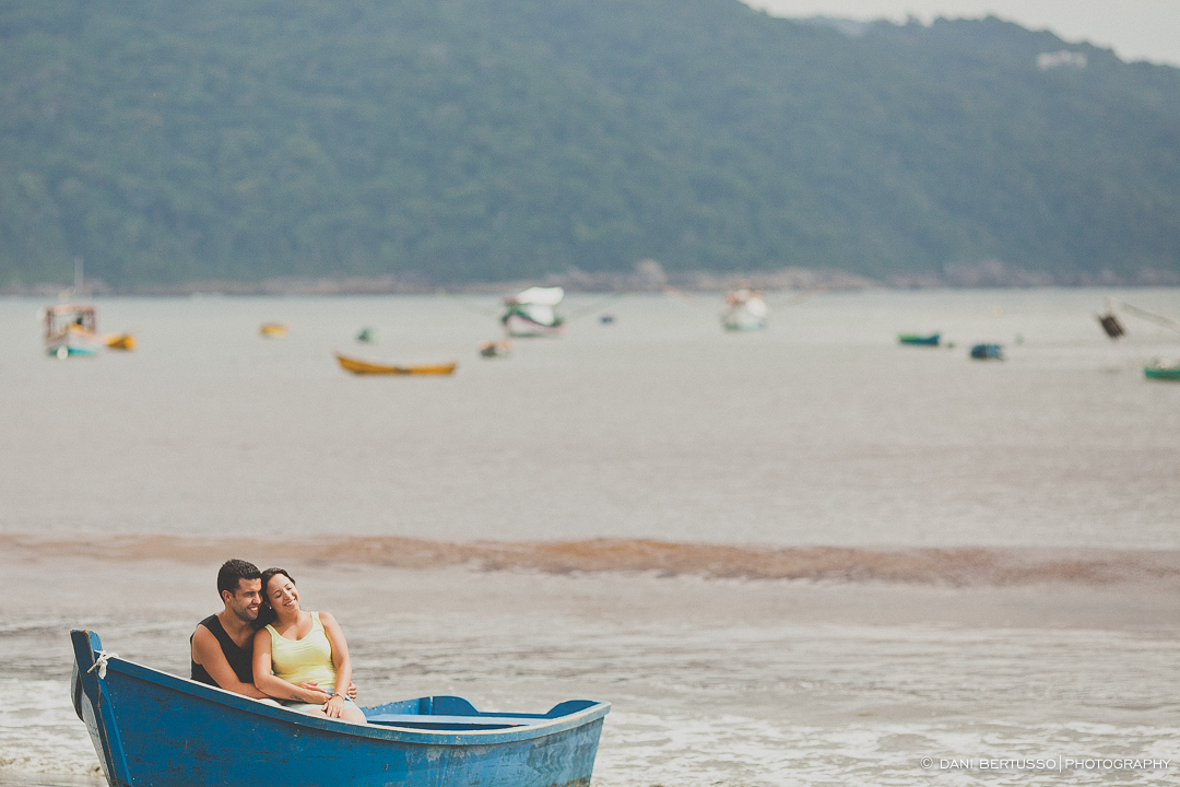 Ensaio fotográfico - Pre wedding - Destination wedding - Fotografia de Casamento - Fotos no Guarujá - Sessão de fotos na praia - Fotógrafa de Casamentos em SP - Dani Bertusso