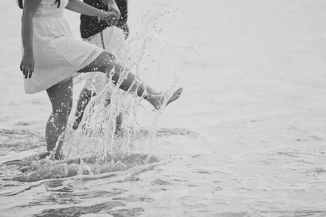 Ensaio fotográfico - Pre wedding - Destination wedding - Fotografia de Casamento - Fotos no Guarujá - Sessão de fotos na praia - Fotógrafa de Casamentos em SP - Dani Bertusso