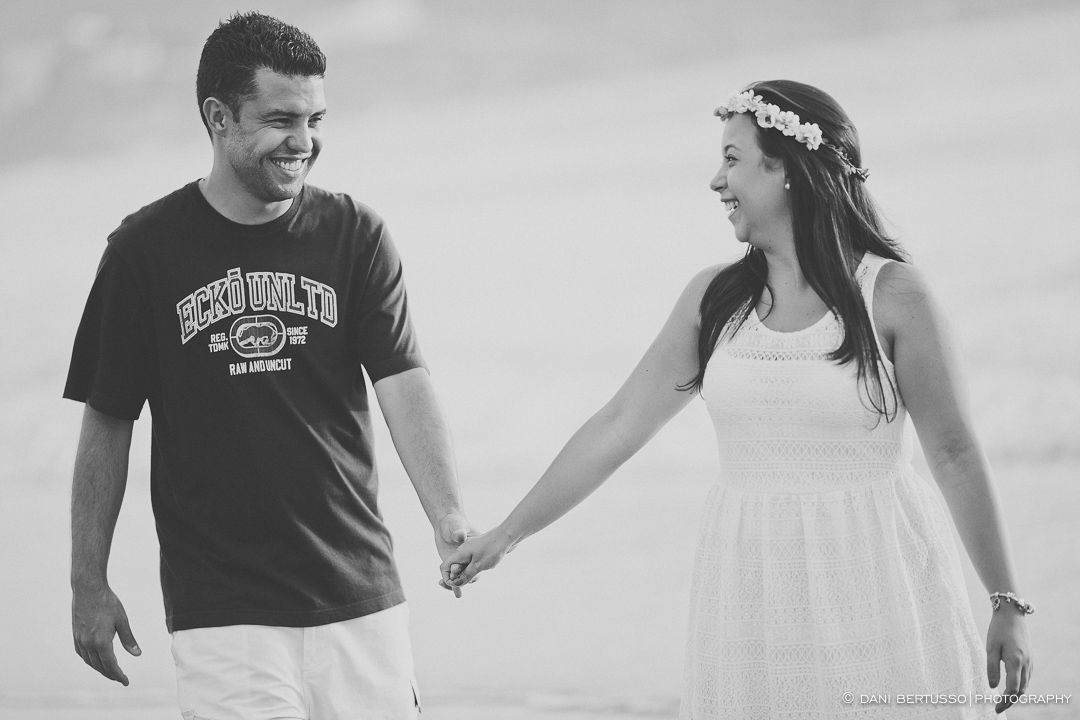 Ensaio fotográfico - Pre wedding - Destination wedding - Fotografia de Casamento - Fotos no Guarujá - Sessão de fotos na praia - Fotógrafa de Casamentos em SP - Dani Bertusso