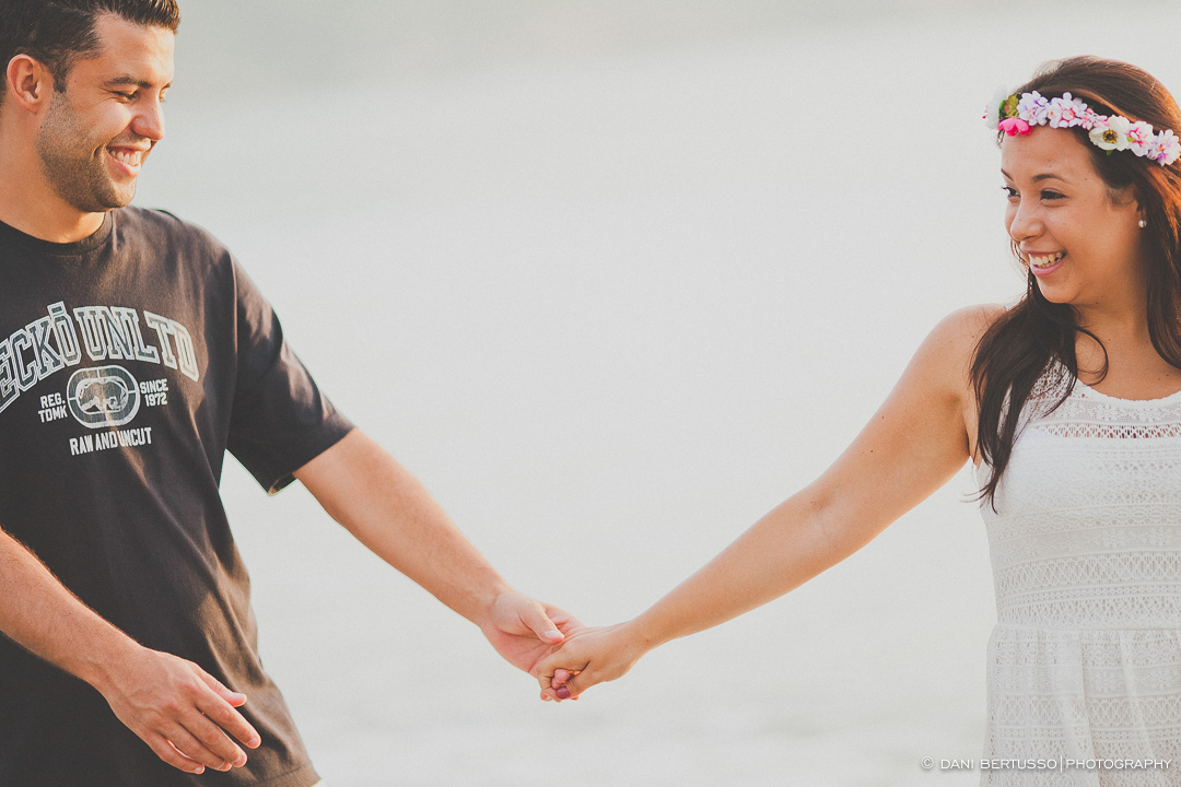 Ensaio fotográfico - Pre wedding - Destination wedding - Fotografia de Casamento - Fotos no Guarujá - Sessão de fotos na praia - Fotógrafa de Casamentos em SP - Dani Bertusso