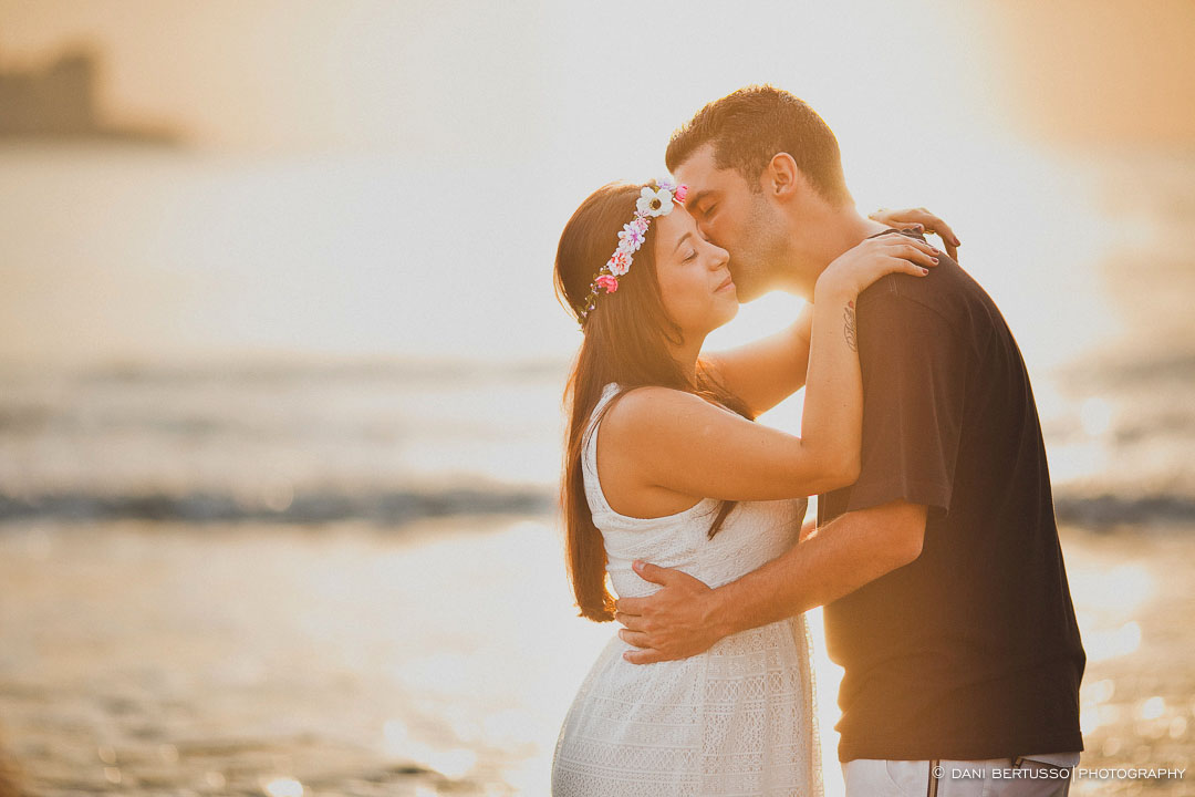 Ensaio fotográfico - Pre wedding - Destination wedding - Fotografia de Casamento - Fotos no Guarujá - Sessão de fotos na praia - Fotógrafa de Casamentos em SP - Dani Bertusso