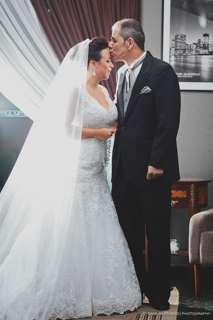 Casamento - Wedding day - Destination wedding - Fotografia de Casamento - Fotógrafa de Casamentos em SP - Dani Bertusso - Igreja do Calvário Pinheiros - Buffet Afrikan House