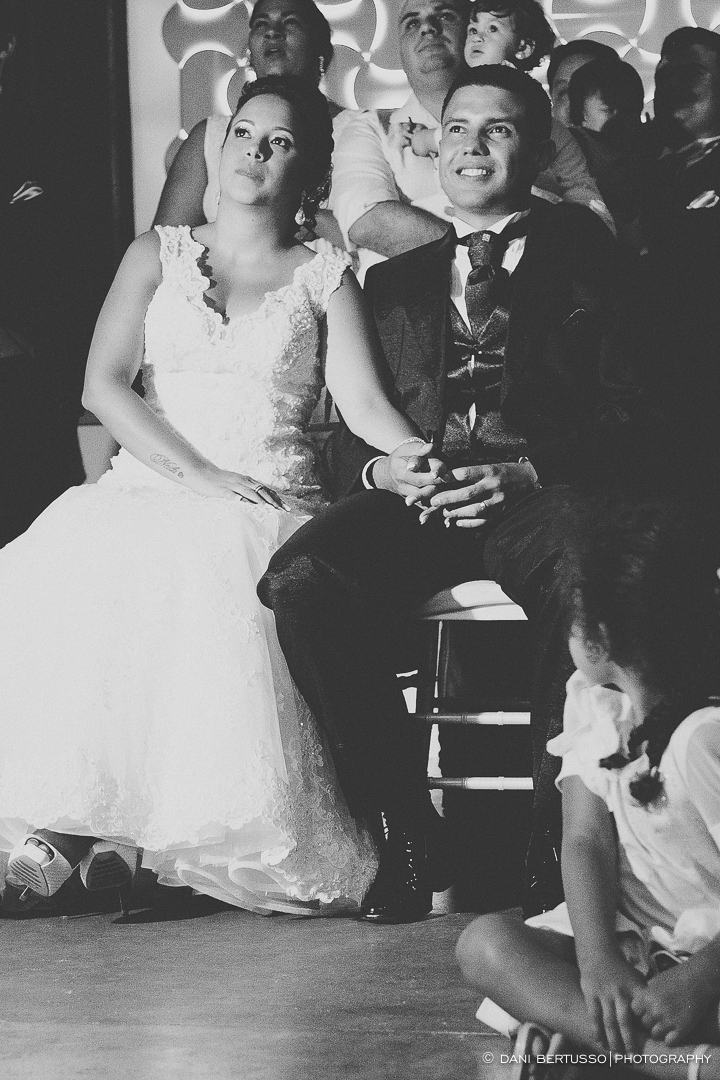 Casamento - Wedding day - Destination wedding - Fotografia de Casamento - Fotógrafa de Casamentos em SP - Dani Bertusso - Igreja do Calvário Pinheiros - Buffet Afrikan House
