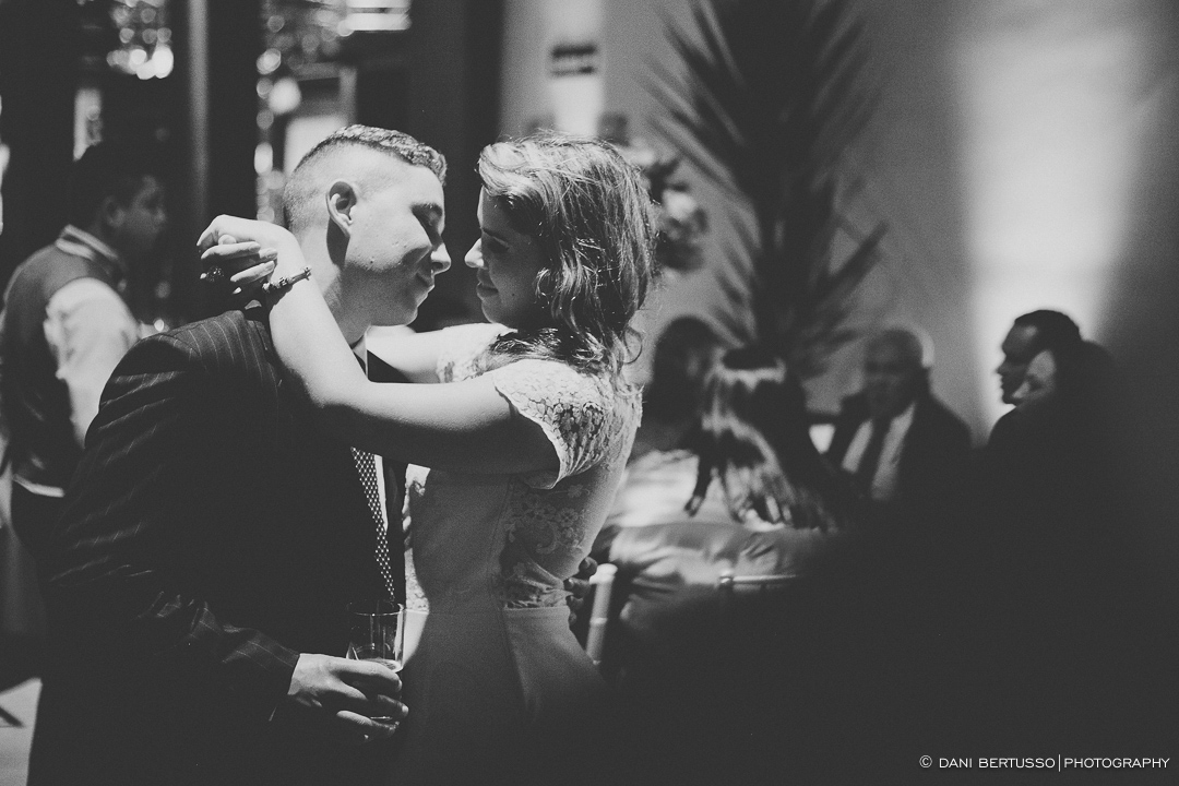 Casamento - Wedding day - Destination wedding - Fotografia de Casamento - Fotógrafa de Casamentos em SP - Dani Bertusso - Igreja do Calvário Pinheiros - Buffet Afrikan House