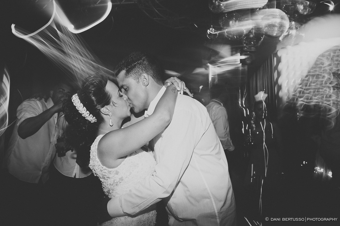 Casamento - Wedding day - Destination wedding - Fotografia de Casamento - Fotógrafa de Casamentos em SP - Dani Bertusso - Igreja do Calvário Pinheiros - Buffet Afrikan House