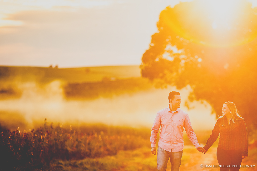 Ensaio fotográfico em Holambra - Pre wedding - Destination wedding - Fotografia de Casamento - Sessão de fotos no Campo - Fotógrafa de Casamentos em SP - Dani Bertusso