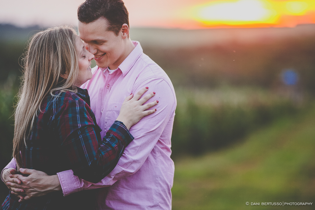 Ensaio fotográfico em Holambra - Pre wedding - Destination wedding - Fotografia de Casamento - Sessão de fotos no Campo - Fotógrafa de Casamentos em SP - Dani Bertusso