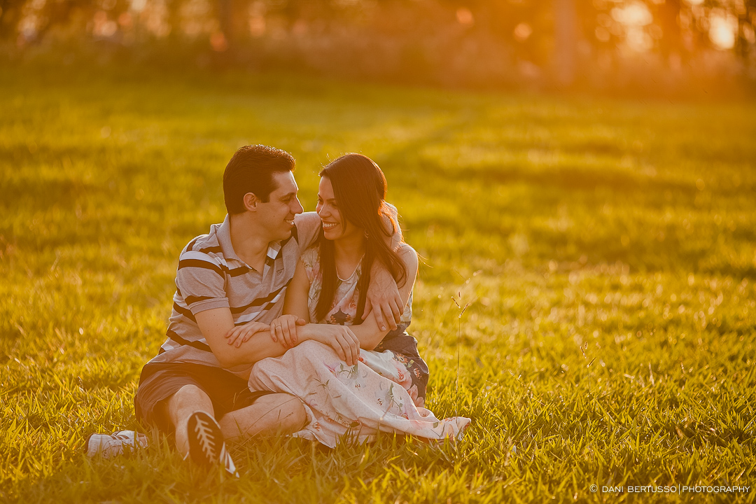 Ensaio fotográfico em Holambra - Pre wedding - Destination wedding - Fotografia de Casamento - Sessão de fotos no Campo - Fotógrafa de Casamentos em SP - Dani Bertusso