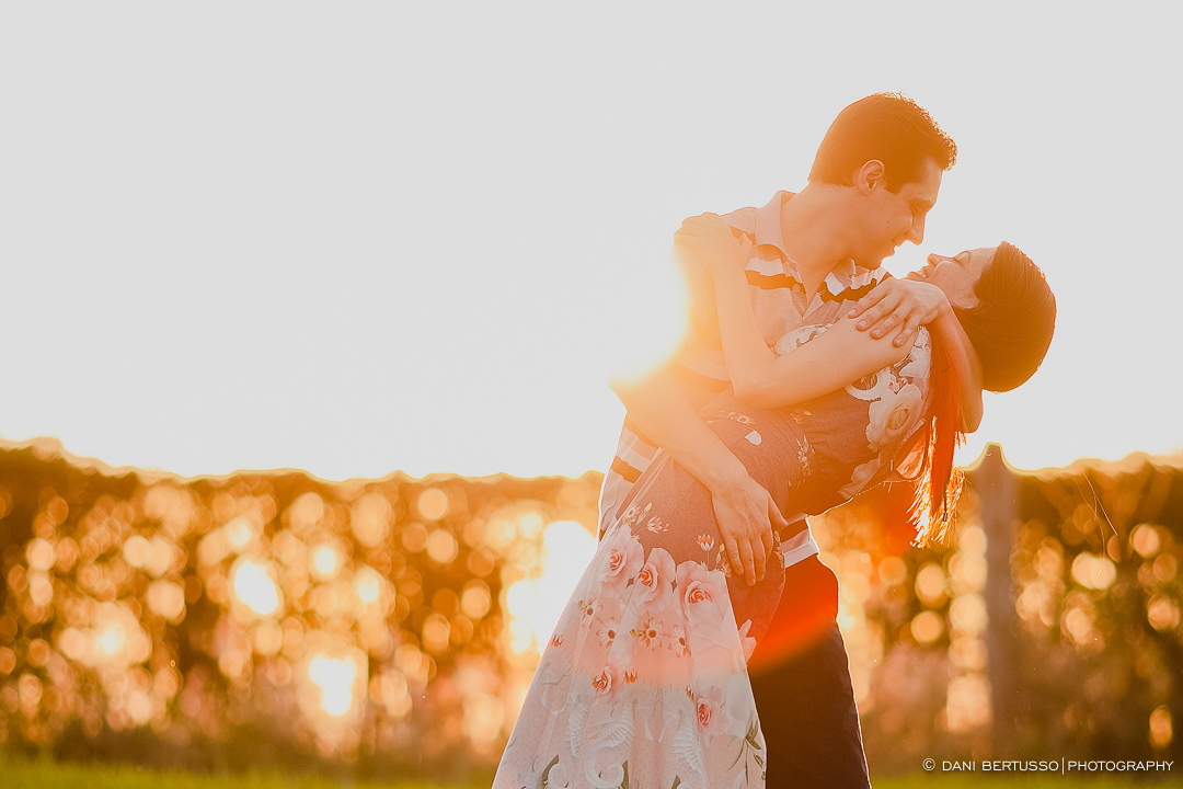 Ensaio fotográfico em Holambra - Pre wedding - Destination wedding - Fotografia de Casamento - Sessão de fotos no Campo - Fotógrafa de Casamentos em SP - Dani Bertusso