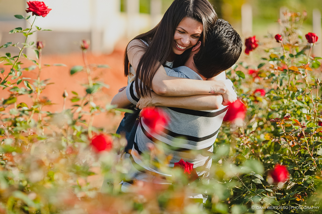 Ensaio fotográfico em Holambra - Pre wedding - Destination wedding - Fotografia de Casamento - Sessão de fotos no Campo - Fotógrafa de Casamentos em SP - Dani Bertusso