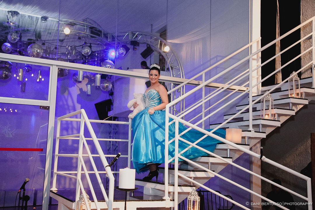 Fotografia Debutante - Festa de 15 Anos a fantasia – Fotografia de 15 Anos - Fotografia de Casamento - Fotógrafa de Casamentos e Família em SP - Dani Bertusso - Espaço Rafima - Osasco