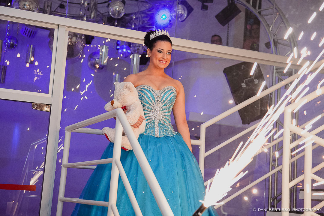 Fotografia Debutante - Festa de 15 Anos a fantasia – Fotografia de 15 Anos - Fotografia de Casamento - Fotógrafa de Casamentos e Família em SP - Dani Bertusso - Espaço Rafima - Osasco