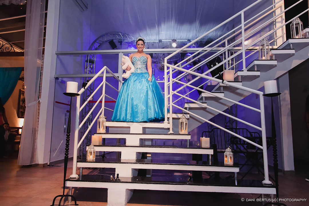Fotografia Debutante - Festa de 15 Anos a fantasia – Fotografia de 15 Anos - Fotografia de Casamento - Fotógrafa de Casamentos e Família em SP - Dani Bertusso - Espaço Rafima - Osasco