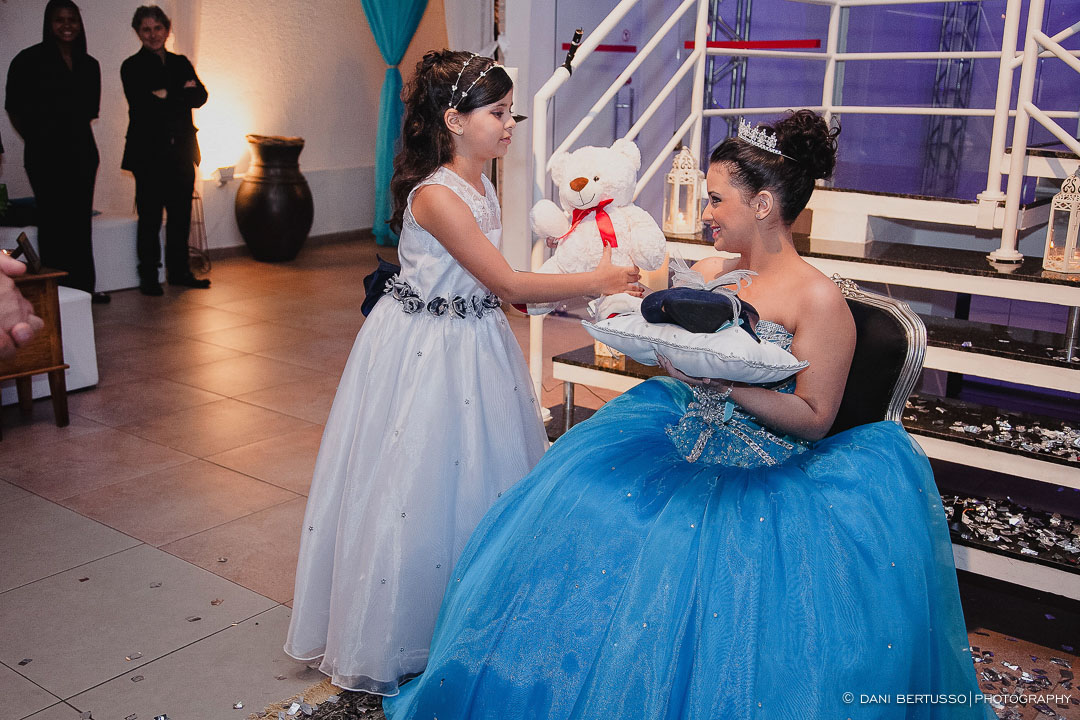 Fotografia Debutante - Festa de 15 Anos a fantasia – Fotografia de 15 Anos - Fotografia de Casamento - Fotógrafa de Casamentos e Família em SP - Dani Bertusso - Espaço Rafima - Osasco