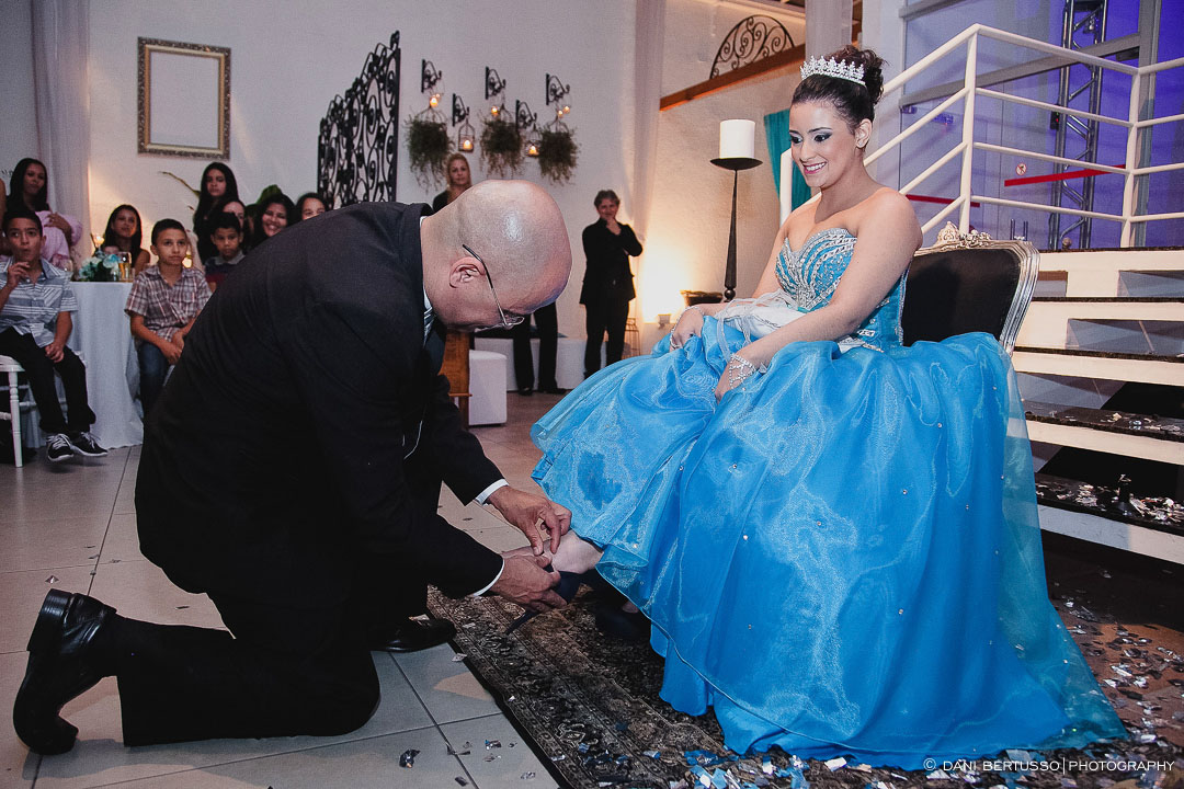 Fotografia Debutante - Festa de 15 Anos a fantasia – Fotografia de 15 Anos - Fotografia de Casamento - Fotógrafa de Casamentos e Família em SP - Dani Bertusso - Espaço Rafima - Osasco
