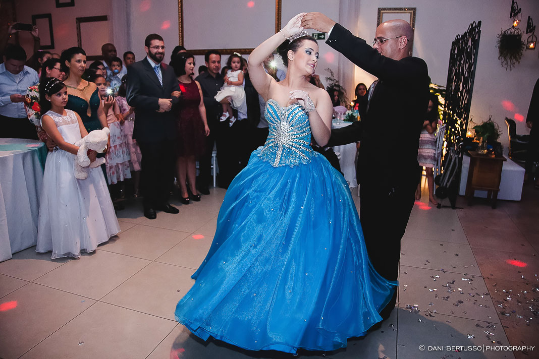 Fotografia Debutante - Festa de 15 Anos a fantasia – Fotografia de 15 Anos - Fotografia de Casamento - Fotógrafa de Casamentos e Família em SP - Dani Bertusso - Espaço Rafima - Osasco