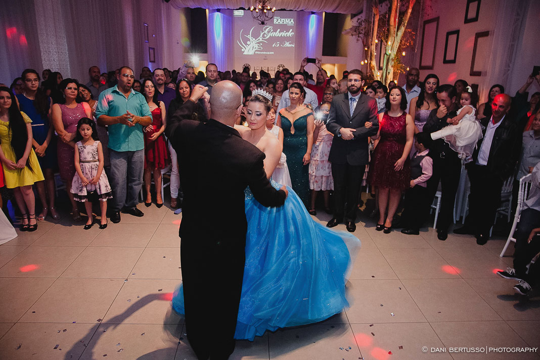 Fotografia Debutante - Festa de 15 Anos a fantasia – Fotografia de 15 Anos - Fotografia de Casamento - Fotógrafa de Casamentos e Família em SP - Dani Bertusso - Espaço Rafima - Osasco
