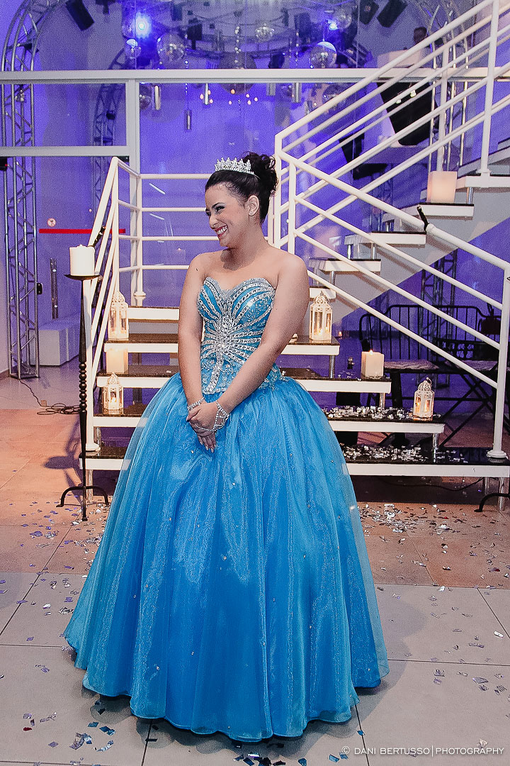Fotografia Debutante - Festa de 15 Anos a fantasia – Fotografia de 15 Anos - Fotografia de Casamento - Fotógrafa de Casamentos e Família em SP - Dani Bertusso - Espaço Rafima - Osasco