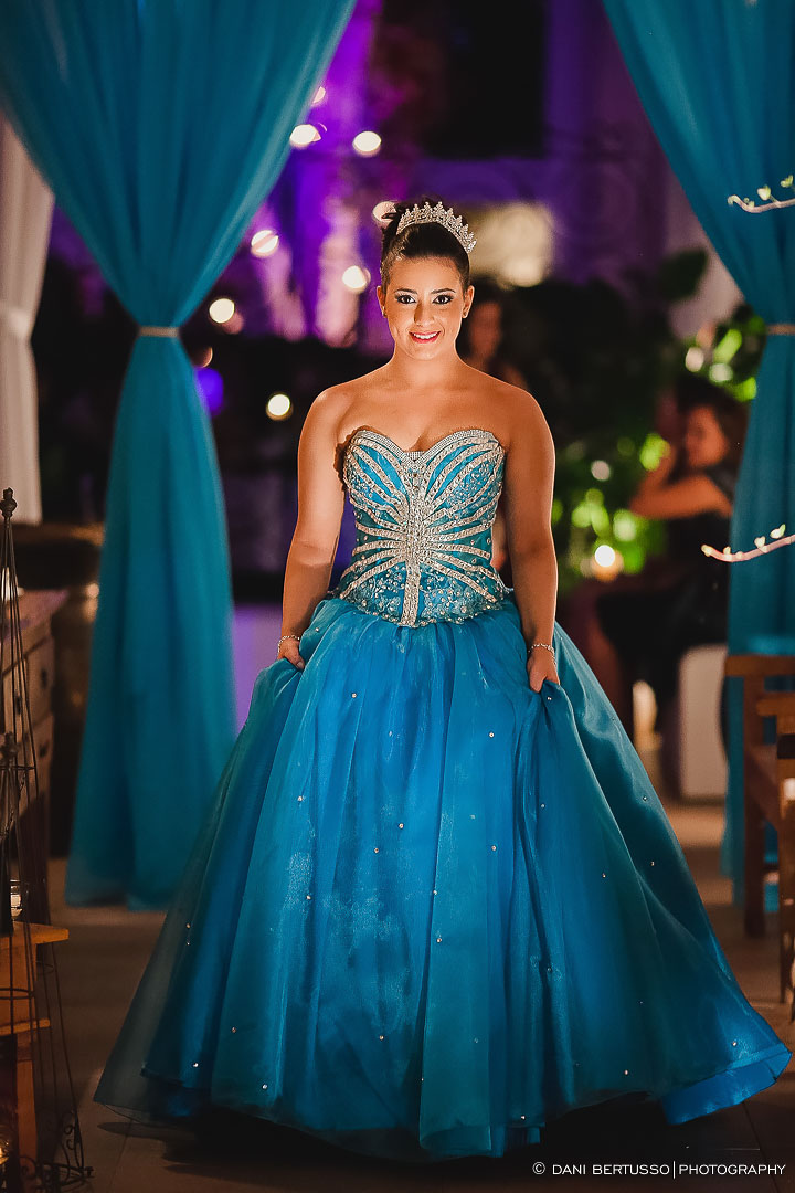 Fotografia Debutante - Festa de 15 Anos a fantasia – Fotografia de 15 Anos - Fotografia de Casamento - Fotógrafa de Casamentos e Família em SP - Dani Bertusso - Espaço Rafima - Osasco