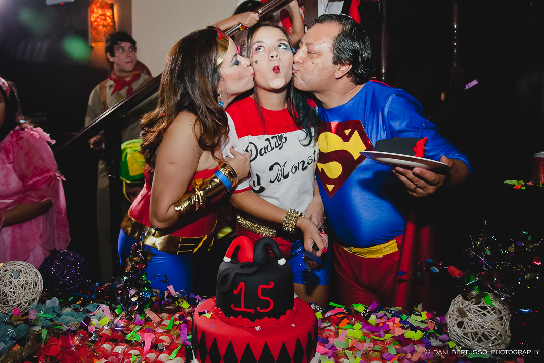 Fotografia Debutante - Festa de 15 Anos a fantasia – Fotografia de 15 Anos - Fotografia de Casamento - Fotógrafa de Casamentos e Família em SP - Dani Bertusso - Espaço Octo Street - Pub Vila Madalena