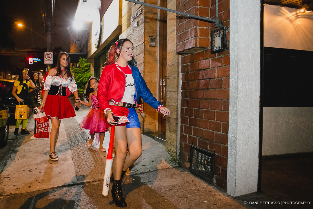 Fotografia Debutante - Festa de 15 Anos a fantasia – Fotografia de 15 Anos - Fotografia de Casamento - Fotógrafa de Casamentos e Família em SP - Dani Bertusso - Espaço Octo Street - Pub Vila Madalena