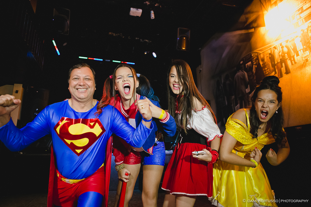 Fotografia Debutante - Festa de 15 Anos a fantasia – Fotografia de 15 Anos - Fotografia de Casamento - Fotógrafa de Casamentos e Família em SP - Dani Bertusso - Espaço Octo Street - Pub Vila Madalena