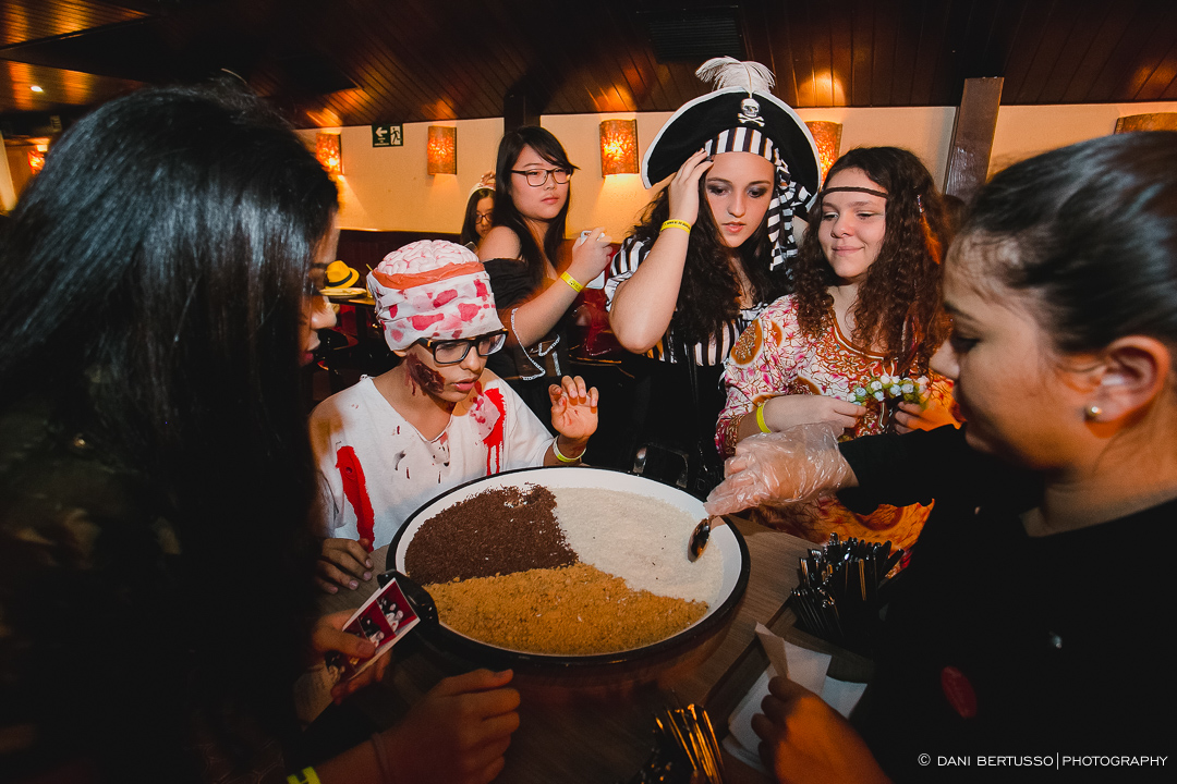 Fotografia Debutante - Festa de 15 Anos a fantasia – Fotografia de 15 Anos - Fotografia de Casamento - Fotógrafa de Casamentos e Família em SP - Dani Bertusso - Espaço Octo Street - Pub Vila Madalena