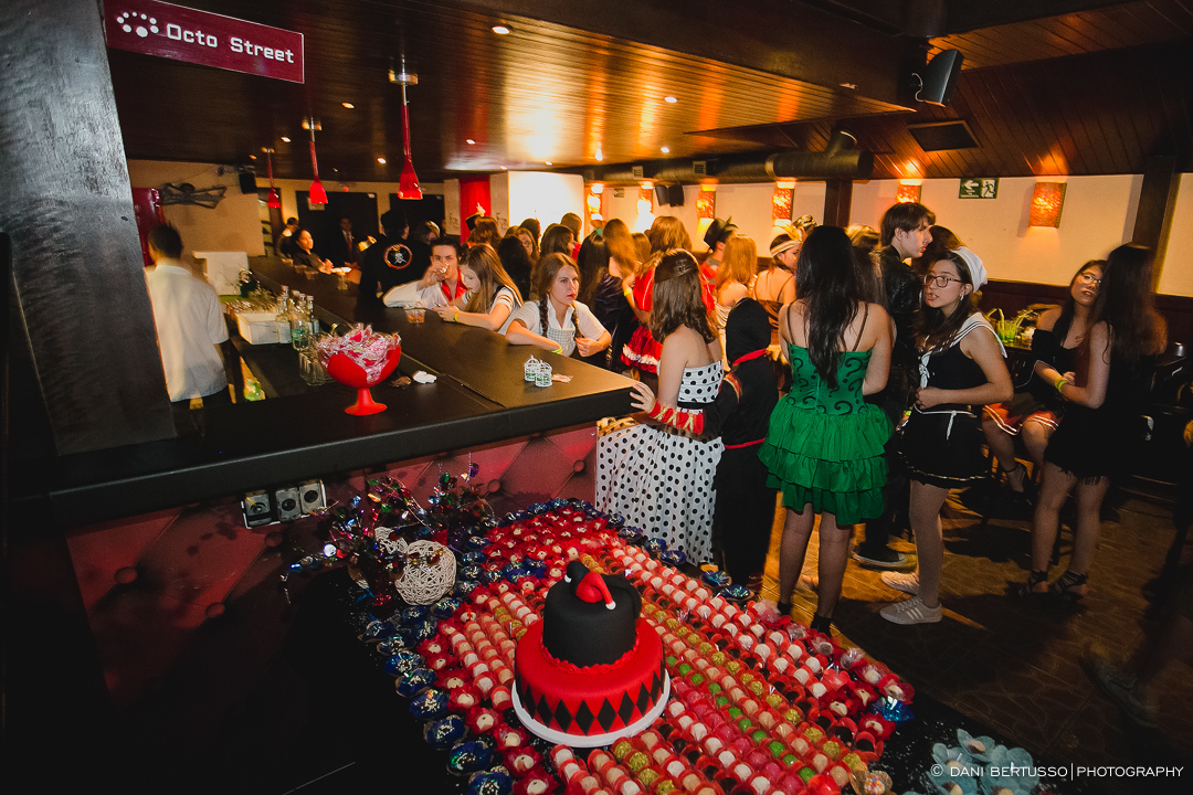 Fotografia Debutante - Festa de 15 Anos a fantasia – Fotografia de 15 Anos - Fotografia de Casamento - Fotógrafa de Casamentos e Família em SP - Dani Bertusso - Espaço Octo Street - Pub Vila Madalena