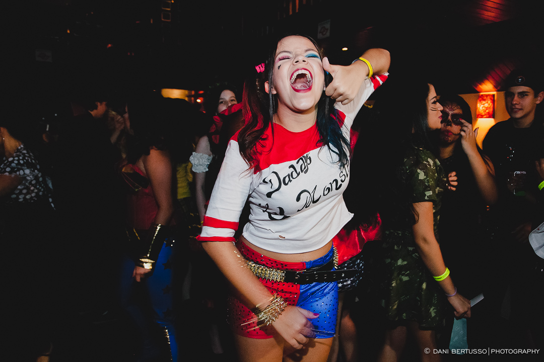 Fotografia Debutante - Festa de 15 Anos a fantasia – Fotografia de 15 Anos - Fotografia de Casamento - Fotógrafa de Casamentos e Família em SP - Dani Bertusso - Espaço Octo Street - Pub Vila Madalena