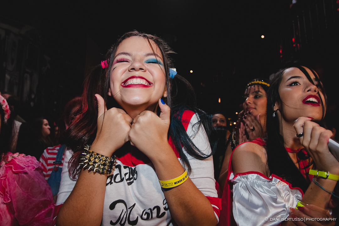 Fotografia Debutante - Festa de 15 Anos a fantasia – Fotografia de 15 Anos - Fotografia de Casamento - Fotógrafa de Casamentos e Família em SP - Dani Bertusso - Espaço Octo Street - Pub Vila Madalena