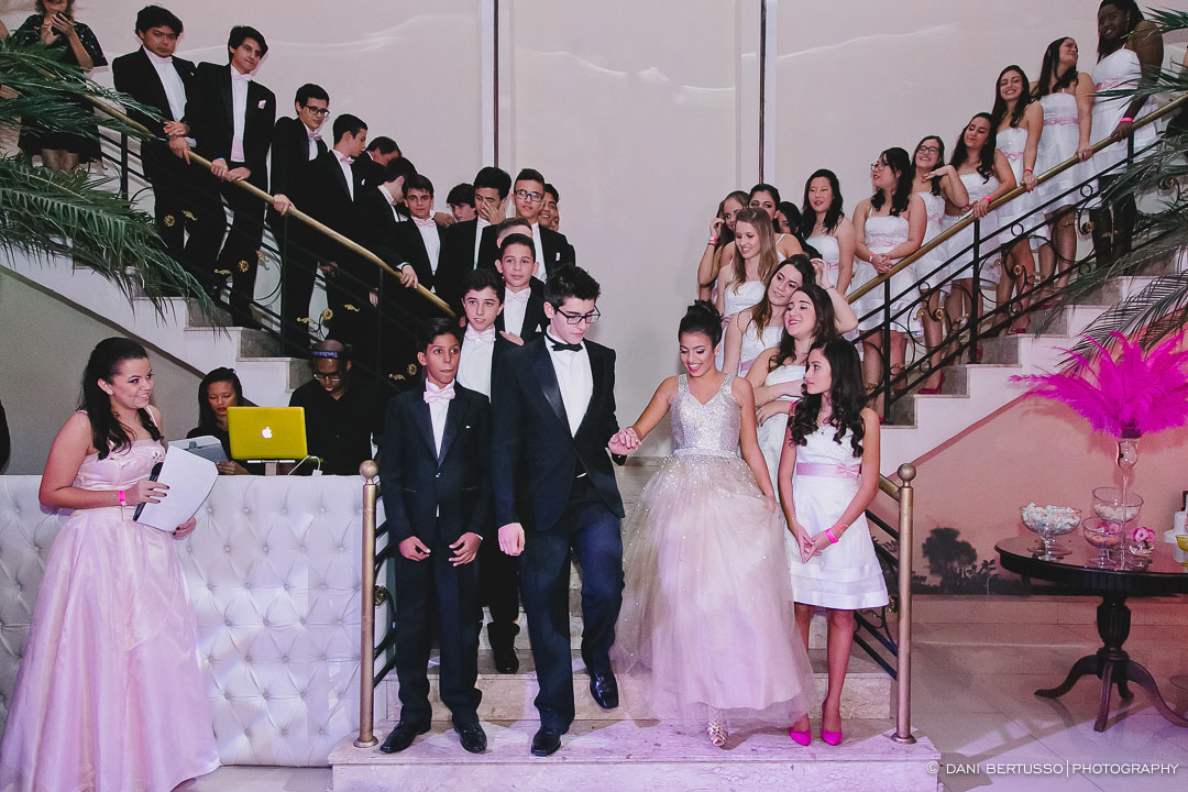 Fotografia Debutante - Festa a fantasia – Fotografia de 15 Anos - Fotografia de Casamento - Fotógrafa de Casamentos e Família SP - Dani Bertusso - Espaço Oscar Freire - Buffet Morenos São Paulo
