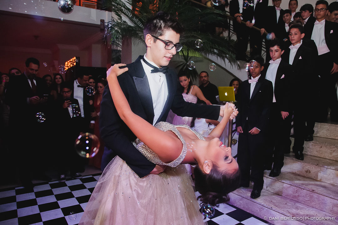 Fotografia Debutante - Festa a fantasia – Fotografia de 15 Anos - Fotografia de Casamento - Fotógrafa de Casamentos e Família SP - Dani Bertusso - Espaço Oscar Freire - Buffet Morenos São Paulo