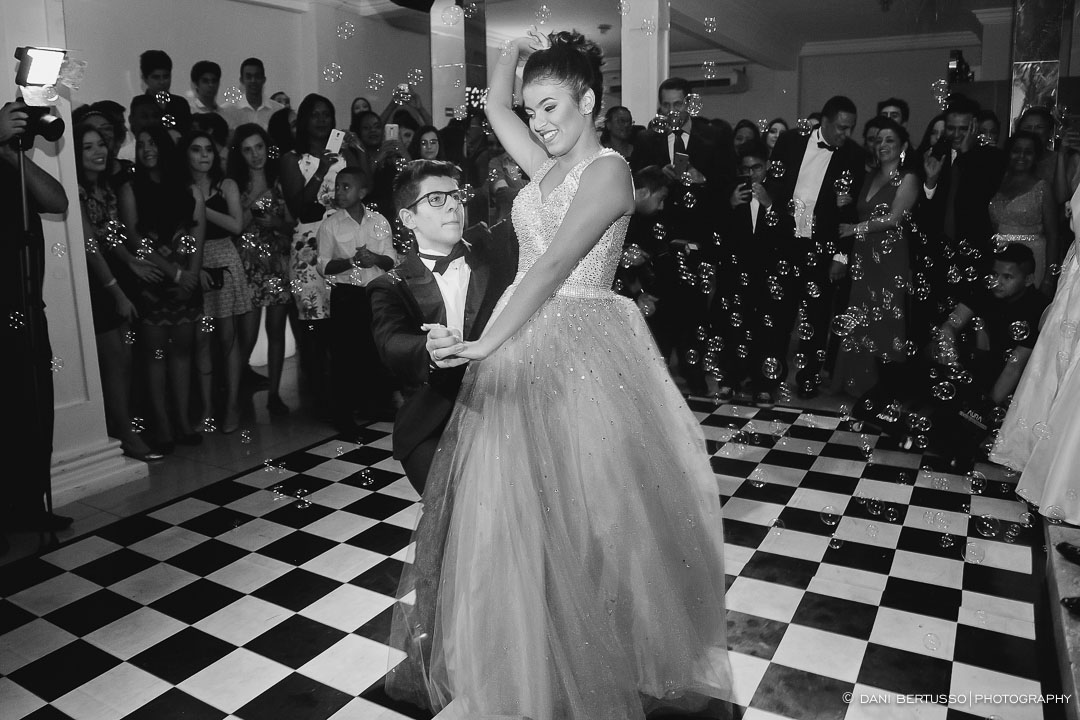 Fotografia Debutante - Festa a fantasia – Fotografia de 15 Anos - Fotografia de Casamento - Fotógrafa de Casamentos e Família SP - Dani Bertusso - Espaço Oscar Freire - Buffet Morenos São Paulo