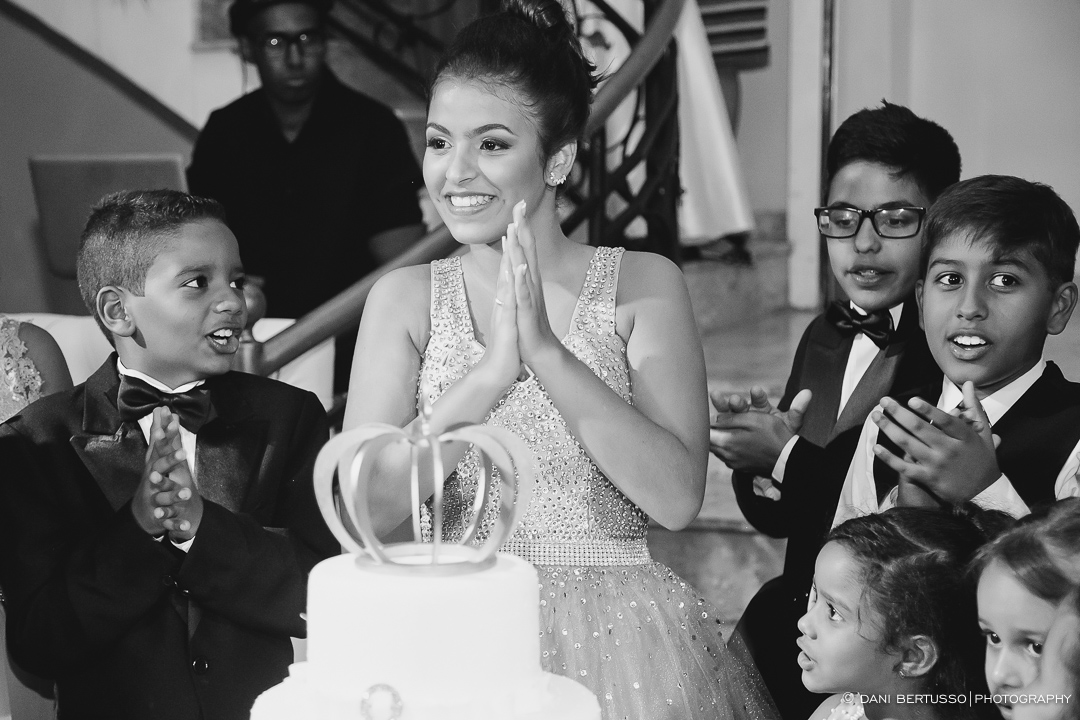 Fotografia Debutante - Festa a fantasia – Fotografia de 15 Anos - Fotografia de Casamento - Fotógrafa de Casamentos e Família SP - Dani Bertusso - Espaço Oscar Freire - Buffet Morenos São Paulo