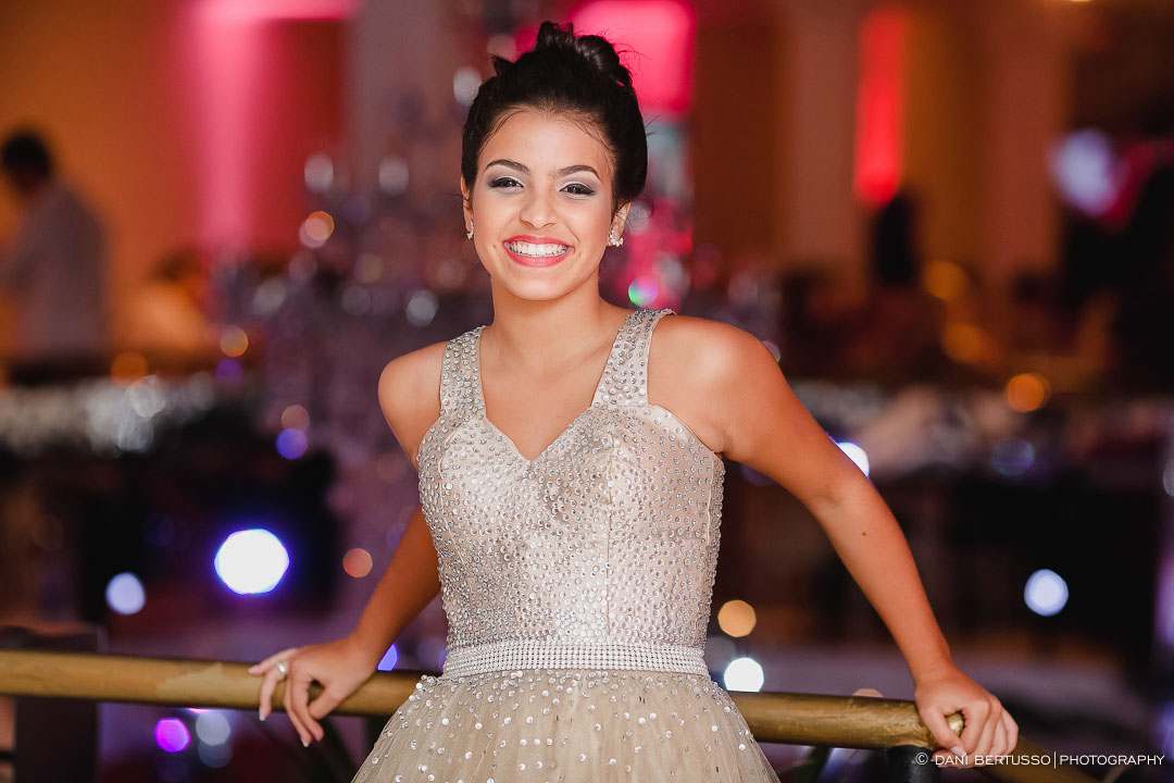 Fotografia Debutante - Festa a fantasia – Fotografia de 15 Anos - Fotografia de Casamento - Fotógrafa de Casamentos e Família SP - Dani Bertusso - Espaço Oscar Freire - Buffet Morenos São Paulo