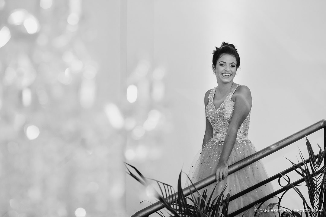 Fotografia Debutante - Festa a fantasia – Fotografia de 15 Anos - Fotografia de Casamento - Fotógrafa de Casamentos e Família SP - Dani Bertusso - Espaço Oscar Freire - Buffet Morenos São Paulo