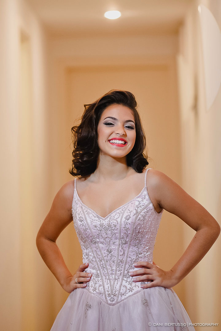 Fotografia Debutante - Festa a fantasia – Fotografia de 15 Anos - Fotografia de Casamento - Fotógrafa de Casamentos e Família SP - Dani Bertusso - Espaço Oscar Freire - Buffet Morenos São Paulo