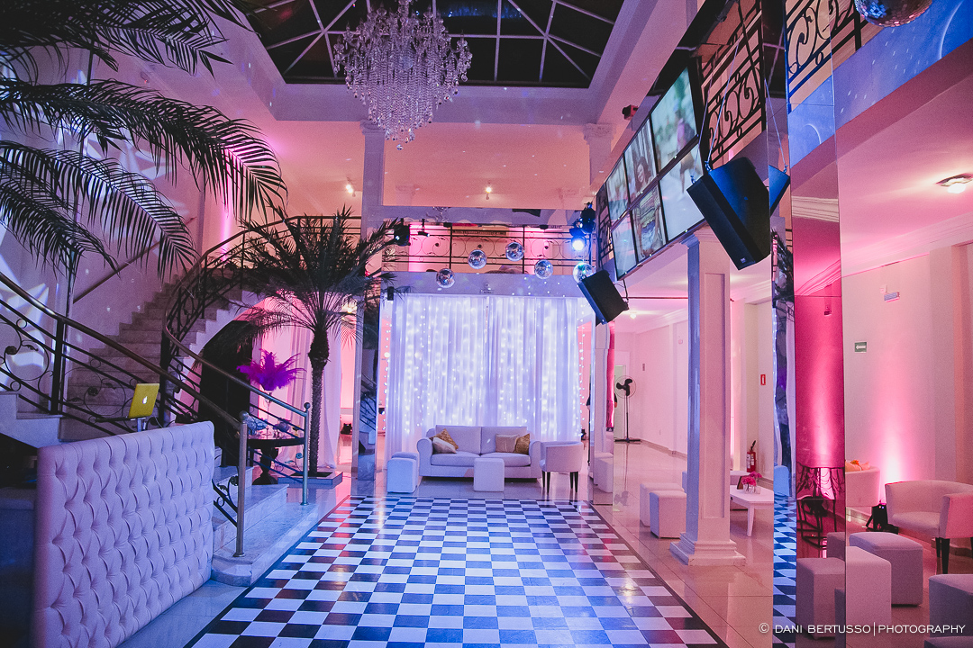 Fotografia Debutante - Festa a fantasia – Fotografia de 15 Anos - Fotografia de Casamento - Fotógrafa de Casamentos e Família SP - Dani Bertusso - Espaço Oscar Freire - Buffet Morenos São Paulo