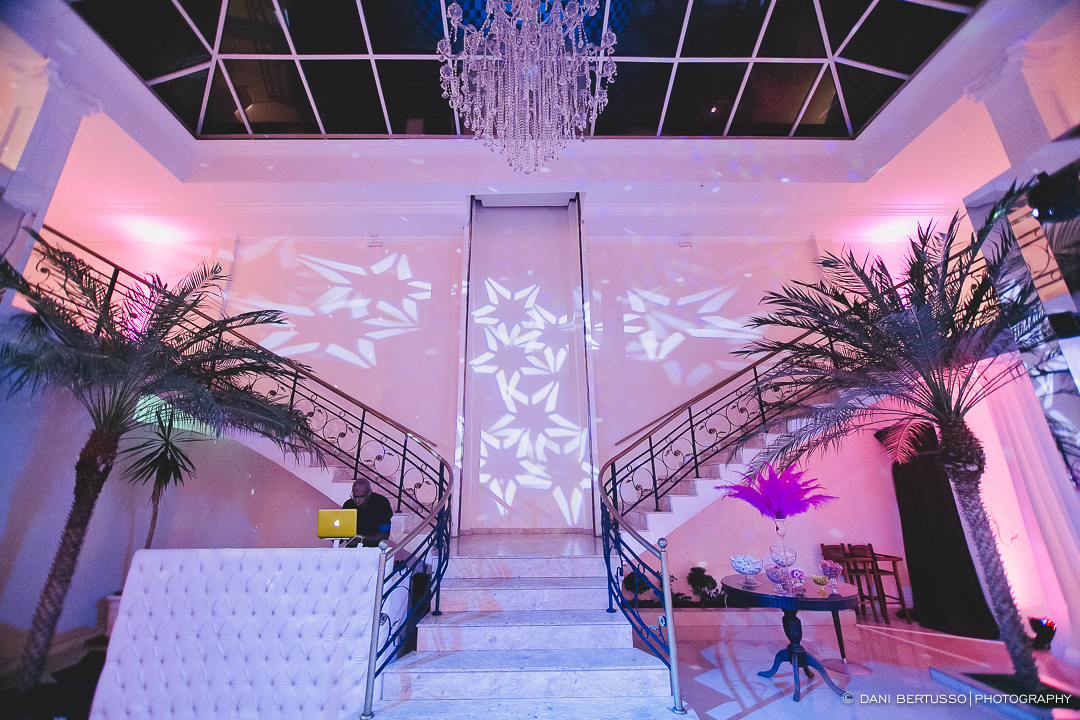 Fotografia Debutante - Festa a fantasia – Fotografia de 15 Anos - Fotografia de Casamento - Fotógrafa de Casamentos e Família SP - Dani Bertusso - Espaço Oscar Freire - Buffet Morenos São Paulo