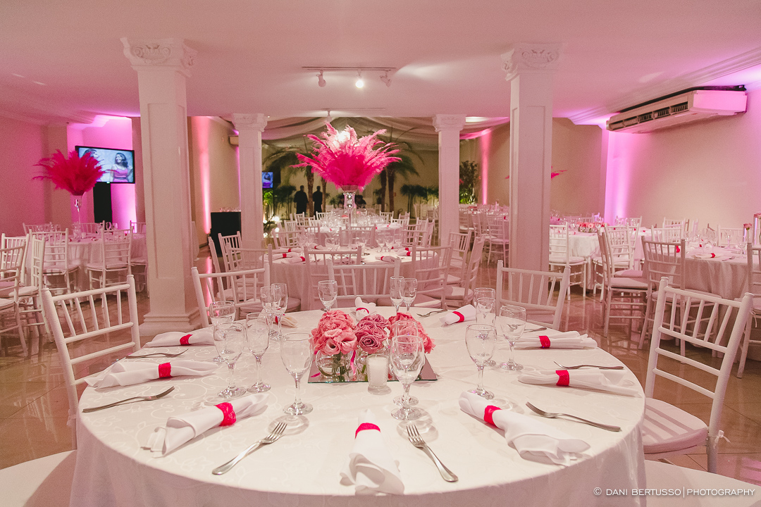 Fotografia Debutante - Festa a fantasia – Fotografia de 15 Anos - Fotografia de Casamento - Fotógrafa de Casamentos e Família SP - Dani Bertusso - Espaço Oscar Freire - Buffet Morenos São Paulo