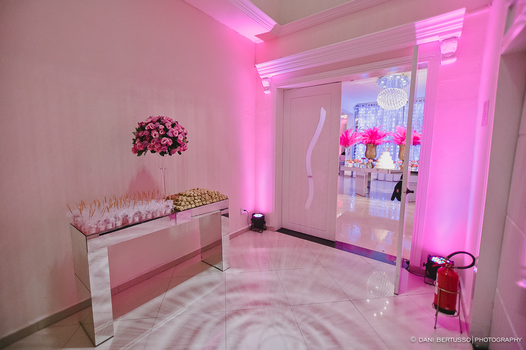 Fotografia Debutante - Festa a fantasia – Fotografia de 15 Anos - Fotografia de Casamento - Fotógrafa de Casamentos e Família SP - Dani Bertusso - Espaço Oscar Freire - Buffet Morenos São Paulo