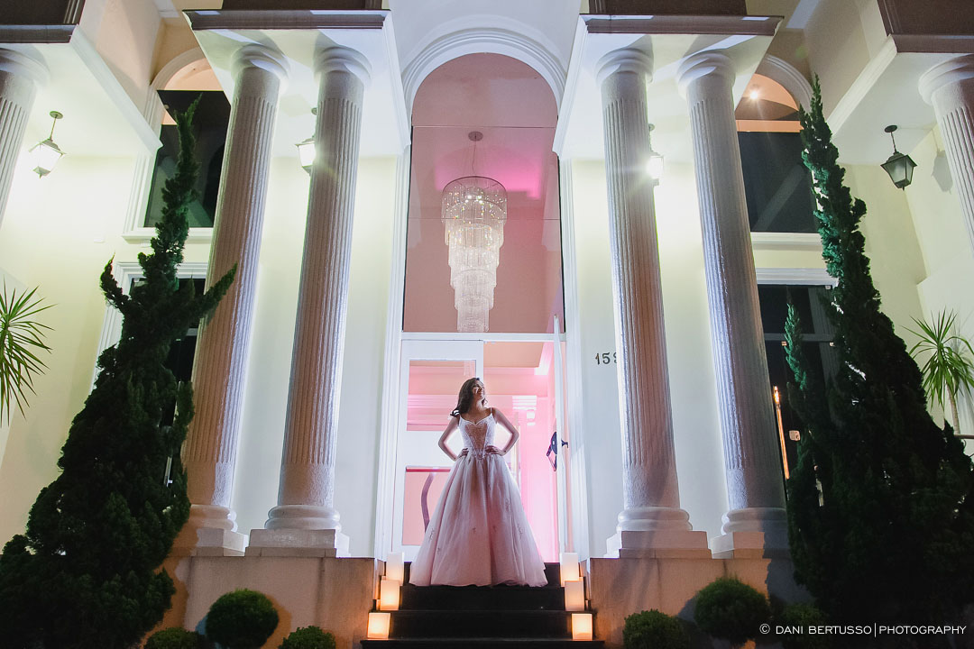 Fotografia Debutante - Festa a fantasia – Fotografia de 15 Anos - Fotografia de Casamento - Fotógrafa de Casamentos e Família SP - Dani Bertusso - Espaço Oscar Freire - Buffet Morenos São Paulo