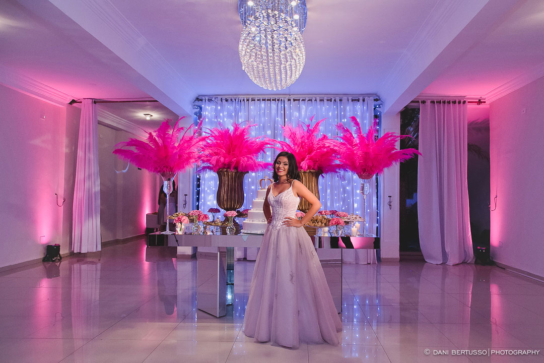 Fotografia Debutante - Festa a fantasia – Fotografia de 15 Anos - Fotografia de Casamento - Fotógrafa de Casamentos e Família SP - Dani Bertusso - Espaço Oscar Freire - Buffet Morenos São Paulo