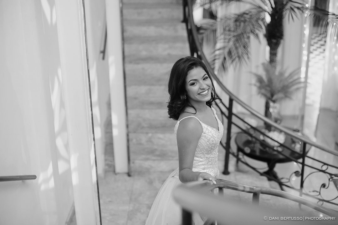 Fotografia Debutante - Festa a fantasia – Fotografia de 15 Anos - Fotografia de Casamento - Fotógrafa de Casamentos e Família SP - Dani Bertusso - Espaço Oscar Freire - Buffet Morenos São Paulo